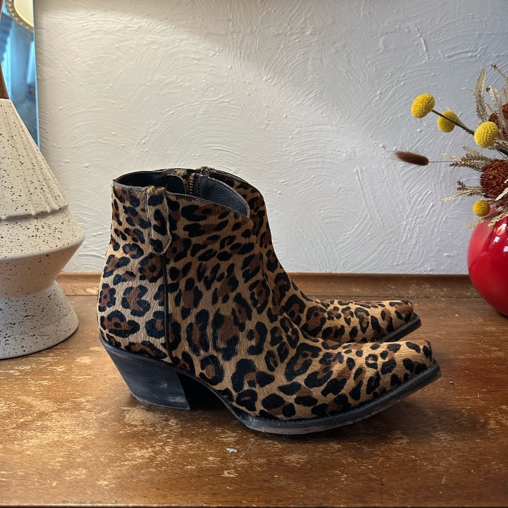 Tony Lama Snip Toe Cheetah Boots - 10